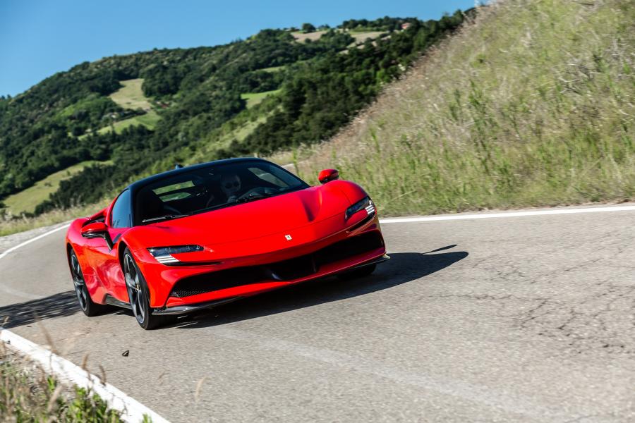  Ferrari SF90 Stradale (F173) 2019 года  (фото 31 из 47)